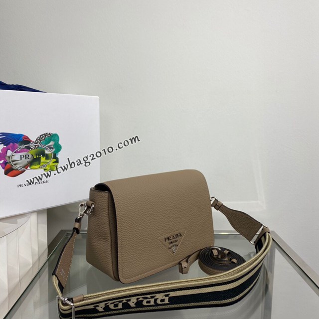 Prada專櫃新款鹿皮紋牛皮肩背女包 1BD314 普拉達雙肩帶全皮翻蓋小挎包 csp1684